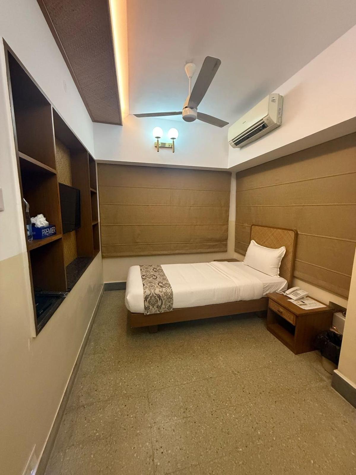 Hanu Reddy Residences Poes Garden Madras Buitenkant foto